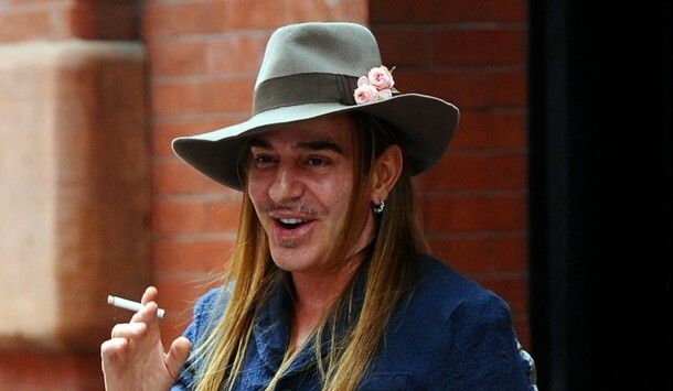 Condamnat pentru abuzuri rasiste, John Galliano a dat in judecata casa Dior. Care este motivul: VIDEO
