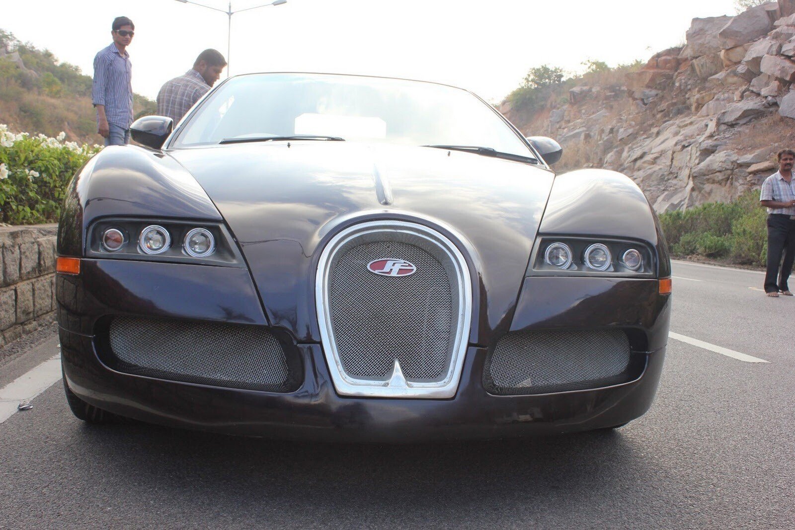 Francezilor nu le vine sa creada una ca asta! Bugatti Veyron a intrat la apa! FOTO