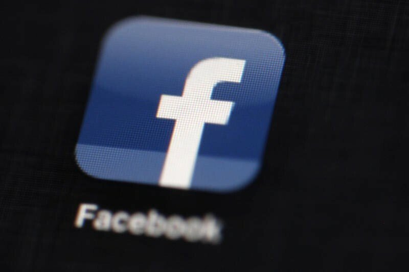 Ce faci cand il ai pe seful tau in lista de pe Facebook, sau cand te urmareste pe Twitter?