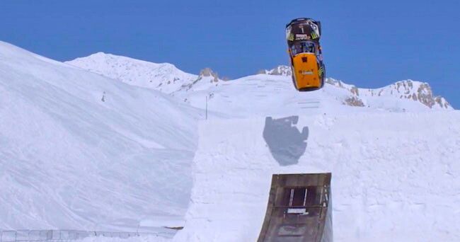 EL este omul a reusit sa faca primul backflip din istorie cu o masina! VIDEO