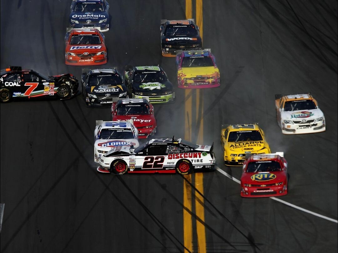 “O, Doamne! Puteam sa murim!” Cum s-a vazut din tribune accidentul infiorator din NASCAR!