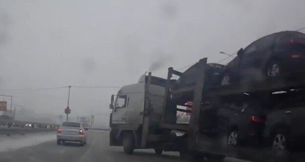 A incercat sa opreasca la un semafor pe autostrada, dar a pierdut controlul in ultima clipa: Ce urmeaza e dezastru: VIDEO