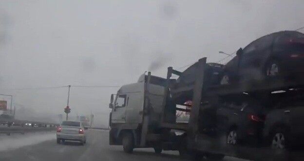 A incercat sa opreasca la un semafor pe autostrada, dar a pierdut controlul in ultima clipa: Ce urmeaza e dezastru: VIDEO