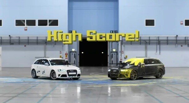 Audi RS 4 vs Audi RS 4, duel nu la viteza ci la .. paintball: Cat de sportiv poate sa fie Station Wagon