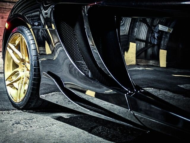 Britanicii au dureri de cap! Abia lansat, McLaren P1 e amenintat de un model considerat invechit!