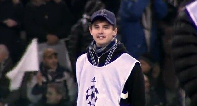 Fabulos! Cel mai tare interviu din lume: Ce a trebuit sa faca si cum a fost anuntat ca a primit job-ul acest tanar. Un stadion intreg l-a aplaudat in picioare: VIDEO