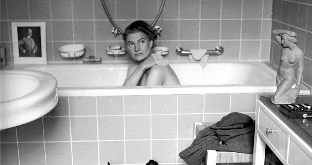 Secretele intunecate din spatele celebrei fotografii din cada lui Hitler: Ce a ascuns o viata femeia