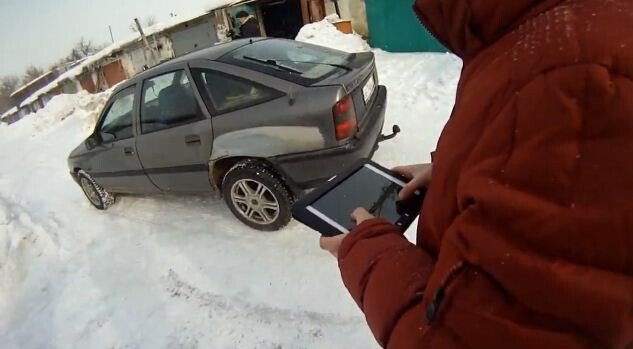 Hackerii din Rusia au inventat masina care se conduce prin iPad!