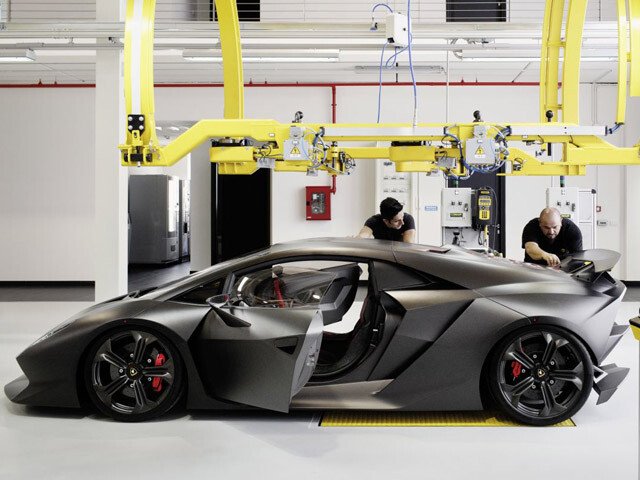 Asta e masina la care viseaza doar miliardarii! Primul Lamborghini din istorie care face de ras orice masina de Formula 1