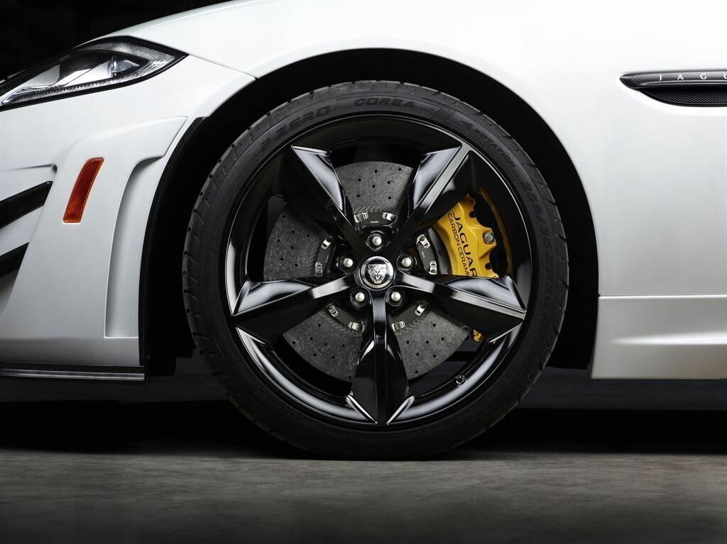 Jaguar XKR-S GT – mai periculos decat prevede legea! VIDEO
