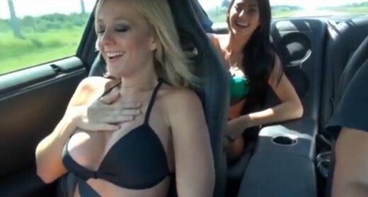 "Ce va mai place in Ferrari!" Cum reactioneaza doua fete cand accelerezi de la 0 la100 km/h, in doar trei secunde! VIDEO