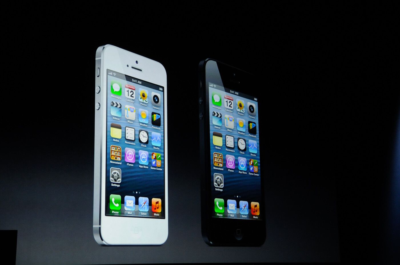 Apple vrea sa inceapa productia unei noi versiuni a iPhone
