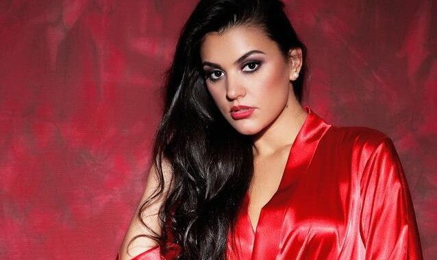 Ea este Miss Tourism Romania 2013! FOTO