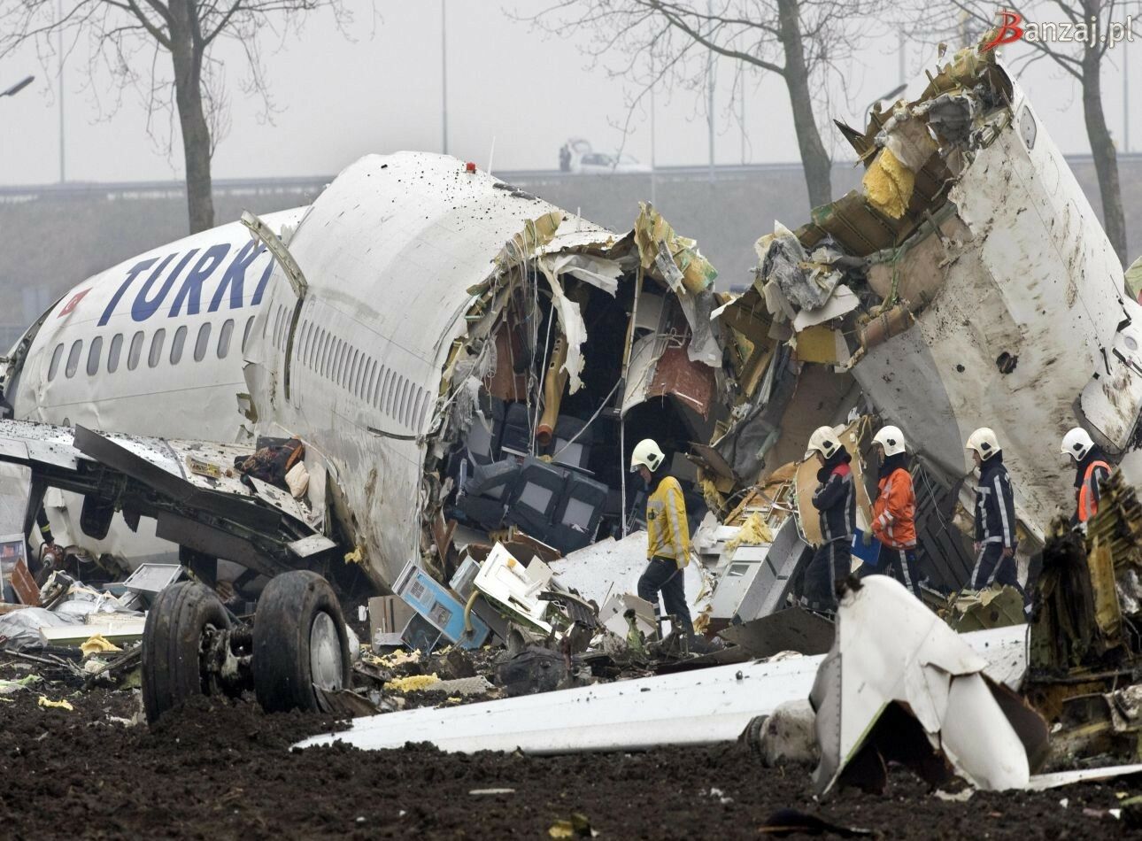 A scapat dintr-un tren deraiat, dintr-un avion fara usa, dintr-o masina incendiata si apoi a castigat 1 milion de dolari la loterie: El este cel mai norocos om din lume!