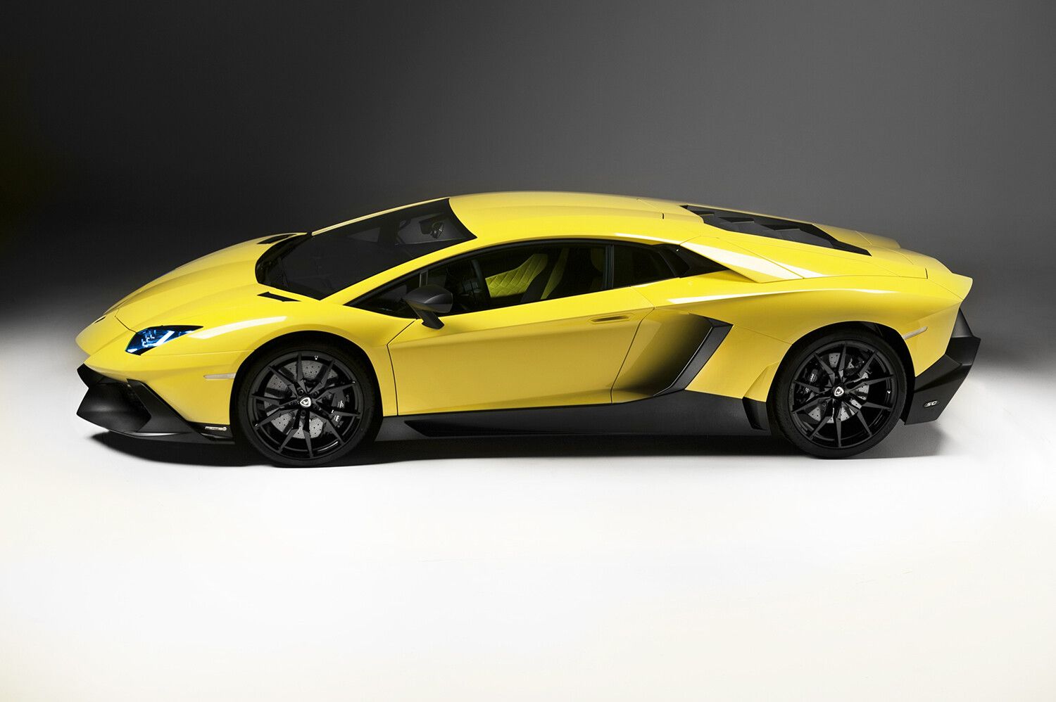 Primele imagini cu editia speciala care marcheaza 50 de ani de Lamborghini
