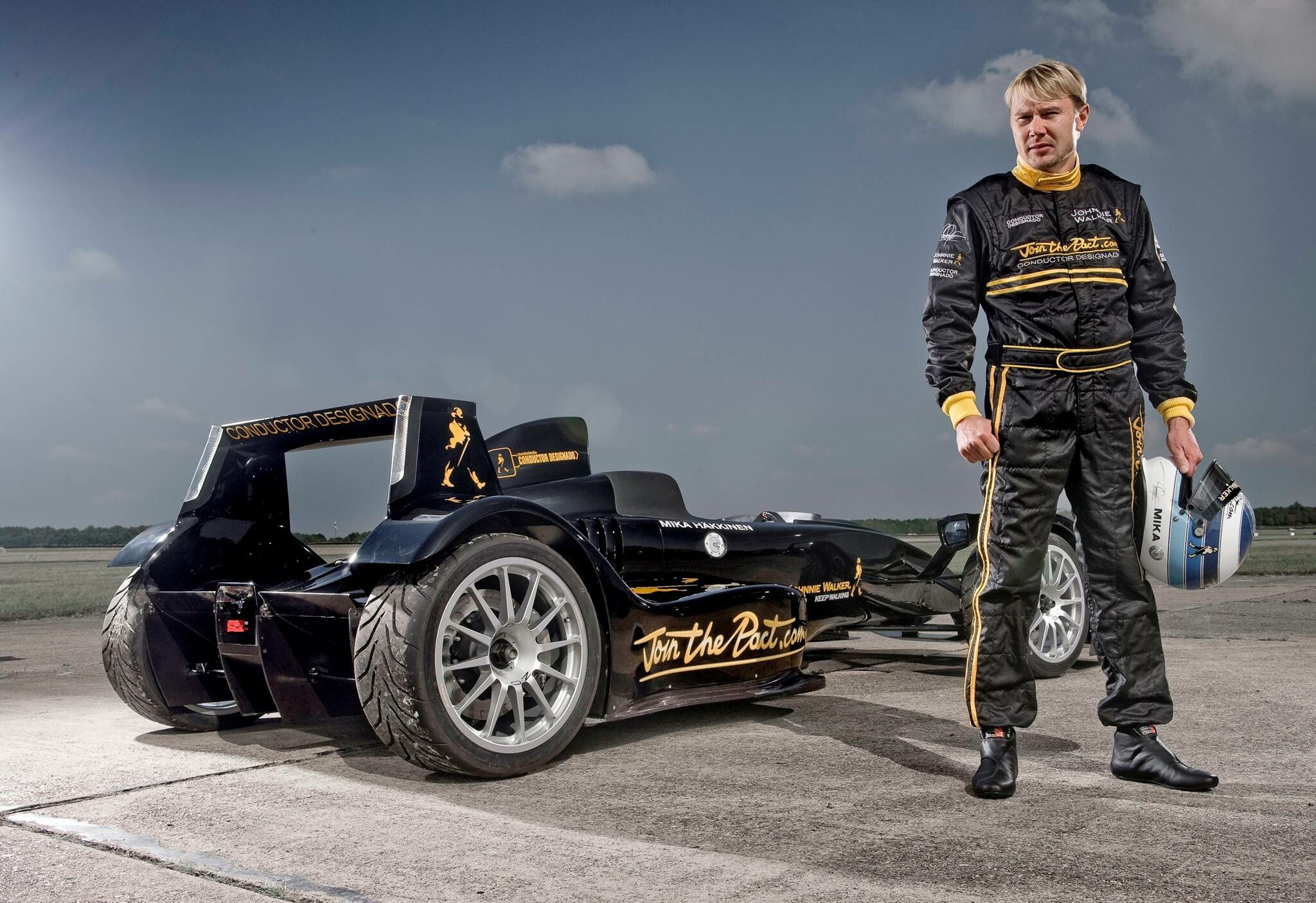 (P) Ambasadorul global Johnnie Walker vine in Romania! Ce misiune are Mika Hakkinen la Bucuresti: