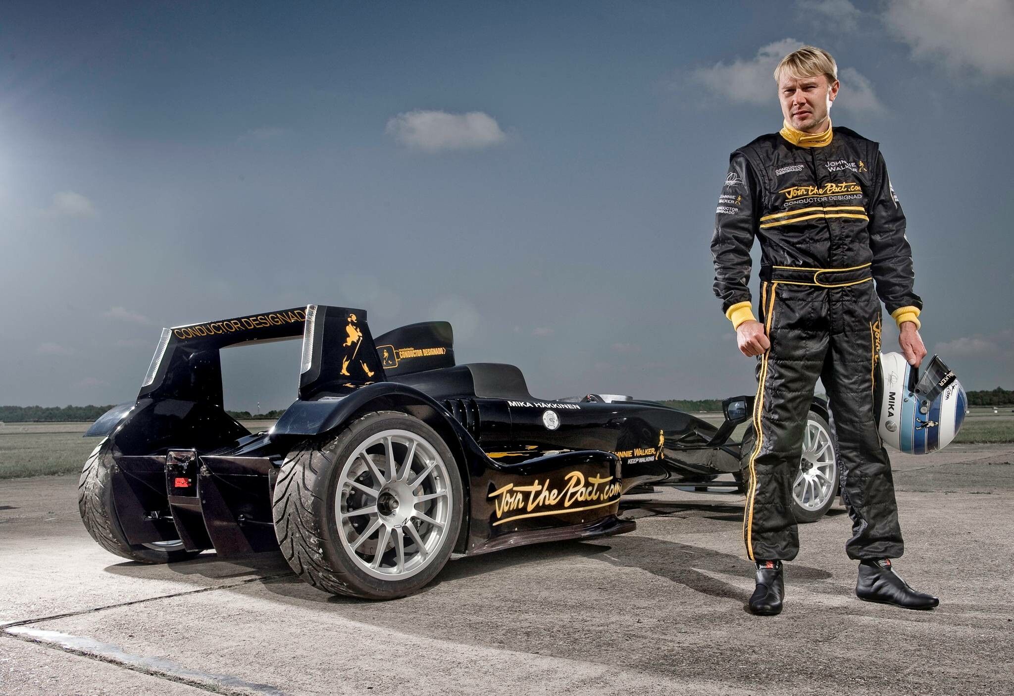 (P) Ambasadorul global Johnnie Walker vine in Romania! Ce misiune are Mika Hakkinen la Bucuresti: