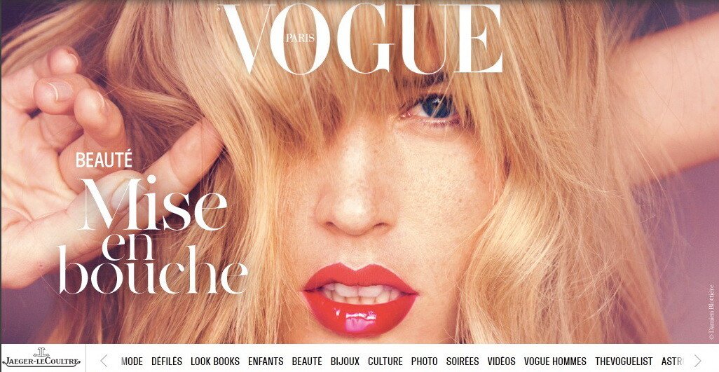 O romanca pe coperta celui mai recent numar al Vogue Paris! FOTO
