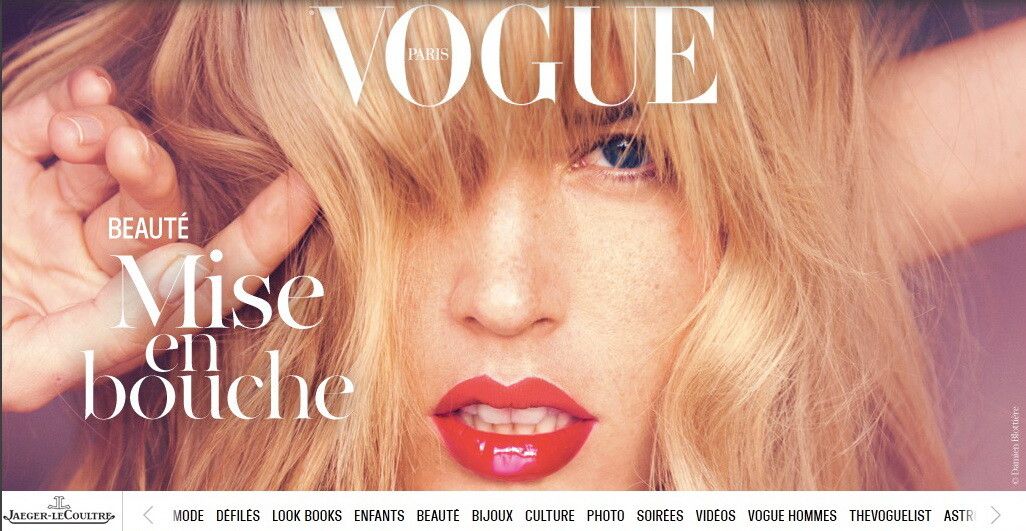 O romanca pe coperta celui mai recent numar al Vogue Paris! FOTO