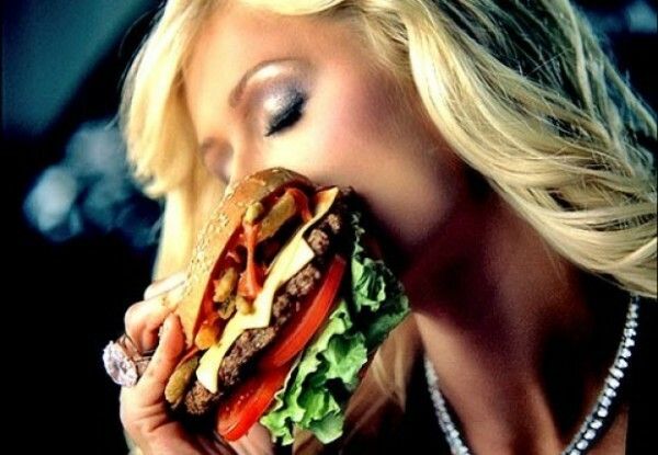 Restaurant vs. Fast- Food: Unde e mancarea mai OK? Concluziile neasteptate ale unui studiu privind caloriile