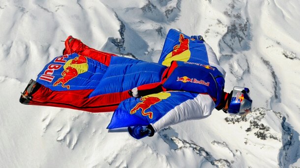 Rusul asta a stabilit un record fara precedent: S-a aruncat in gol direct de pe Everest: " Este un sentiment pe care il traiesti o singura data"