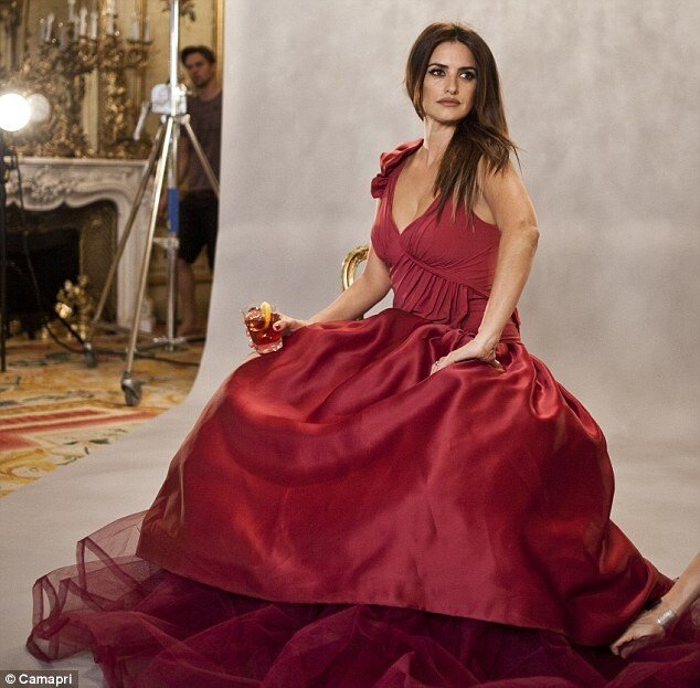 Noua Bond Girl este cea mai in varsta din istoria francizei: FOTO