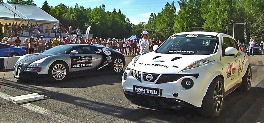 Cat tupeu! Nissan Juke-R se da la Bugatti Veyron! Rezultatul e incredibil! VIDEO