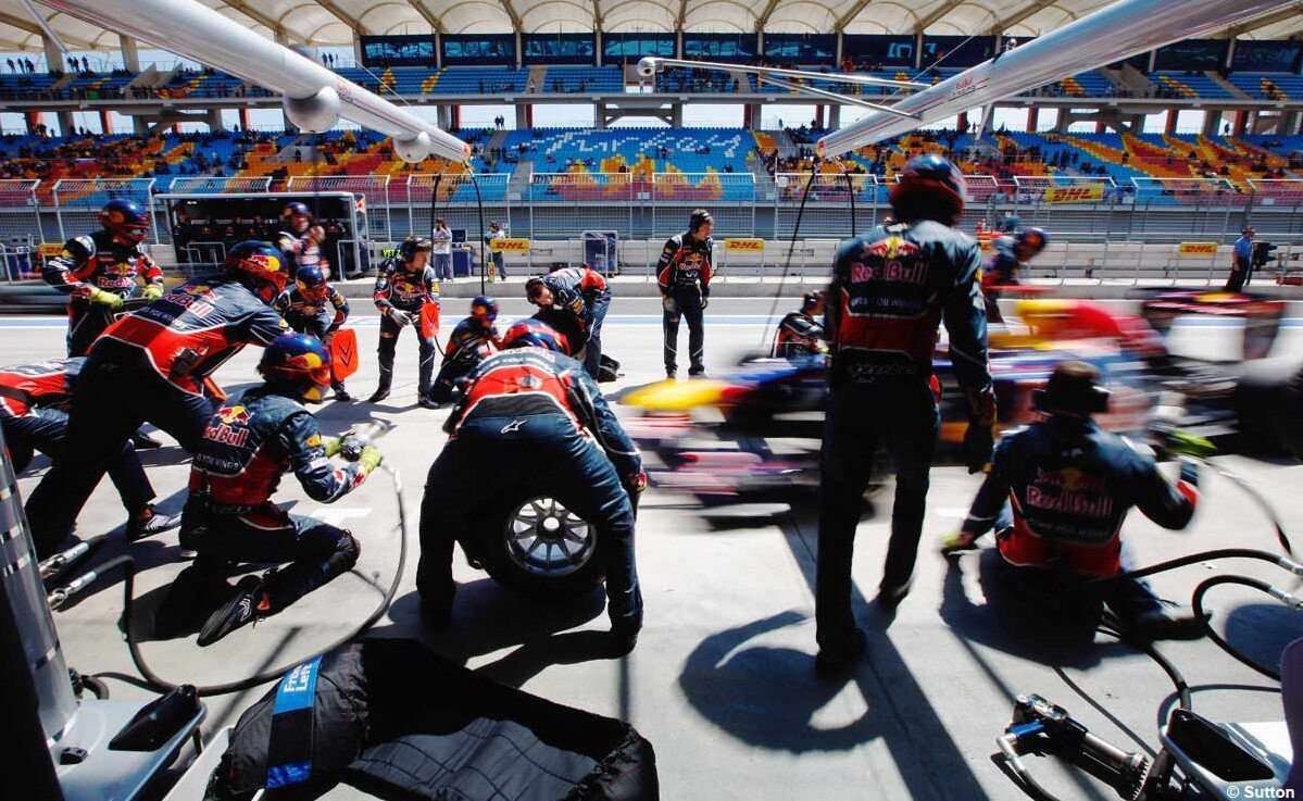 FABULOS! Cum arata un pit stop de 2 secunde in slow motion! VIDEO