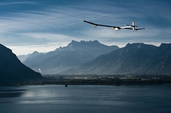 Primul avion alimentat doar cu energie solara care a zburat 24 de ore: Cum arata Solar Impulse! FOTO