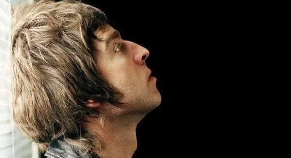 A vandut 50 de milioane de albume si a scapat de dependenta de cocaina datorita incaltarilor: Noel Gallagher