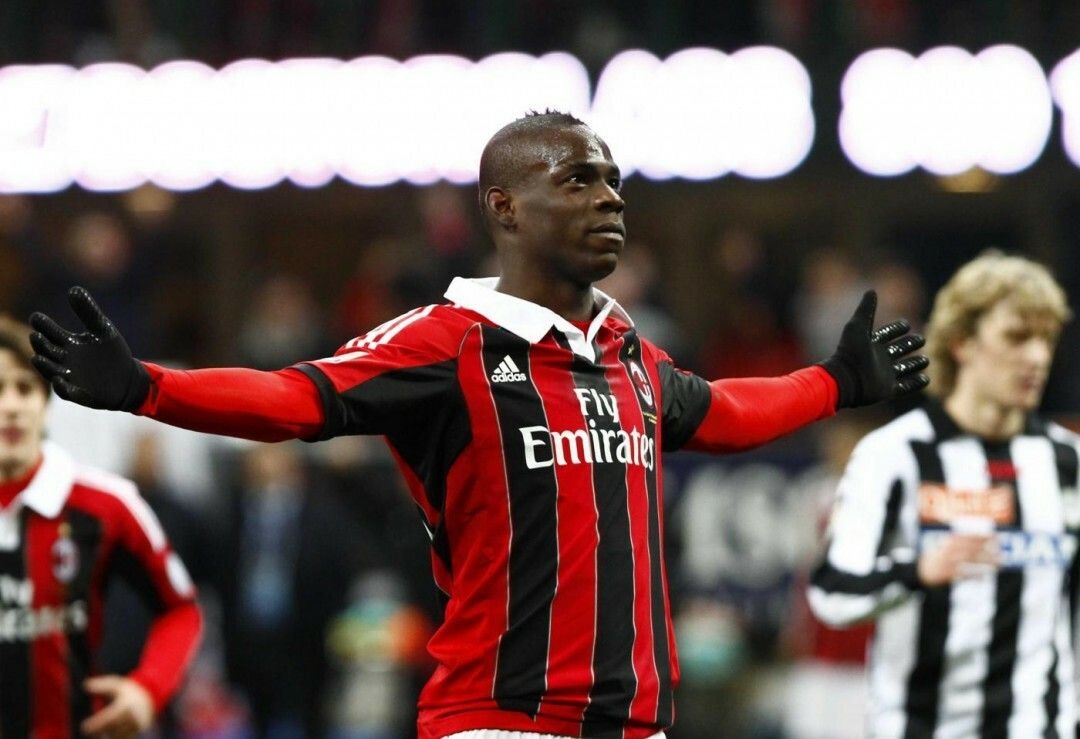 Balotelli a innebunit! Si-a facut colegii sa crape de invidie dupa ce s-a afisat cu o adevarata bomba!
