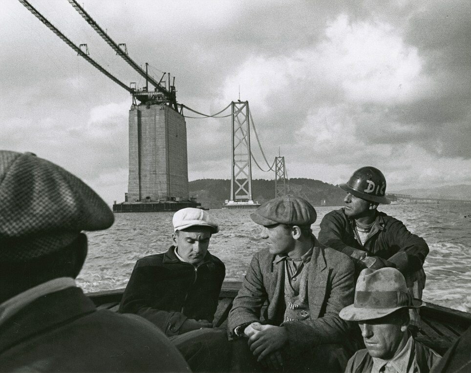 28 de oameni si-au pierdut viata pentru ridicarea lui: Imagini spectaculoase cu cel mai mare pod care se construia in 1936! FOTO