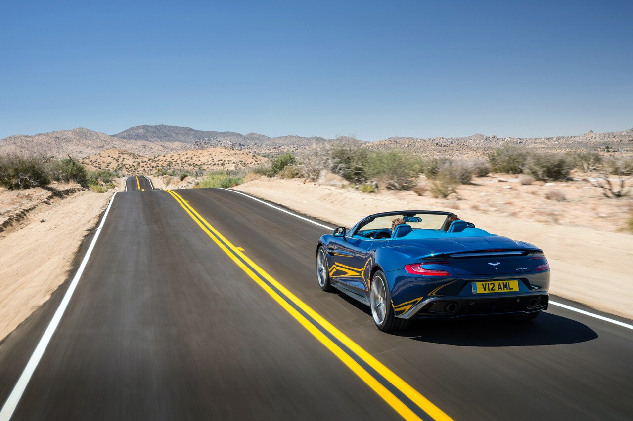 Aston Martin Vanquish Volante isi face intrarea pe… plaja!