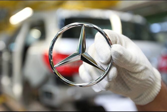 Primele fotografii cu Mercedes SLC: Cum va arata urmatoarea generatie a unui bolid care costa 120.000 de euro FOTO