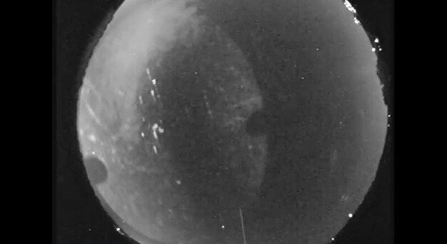 "Am vazut ceva despre care am crezut la inceput ca era o stea cazatoare!" Explozie spectaculoasa a unui meteorit: VIDEO