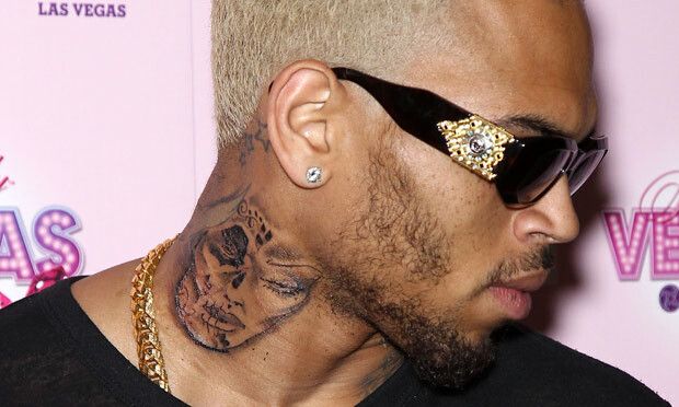 "Spre deosebire de fete, noua nu ne este frica sa vorbim cu ele. " Chris Brown si-a pierdut virginitatea la 8 ani