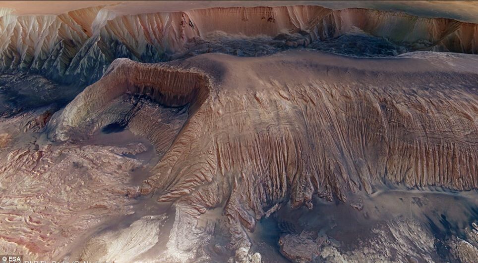 Imagini spectaculoase 3D cu "Marele Canion" de pe Marte VIDEO