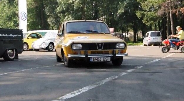 Imaginile vorbesc de la sine: Burnout cu Dacia 1300! VIDEO