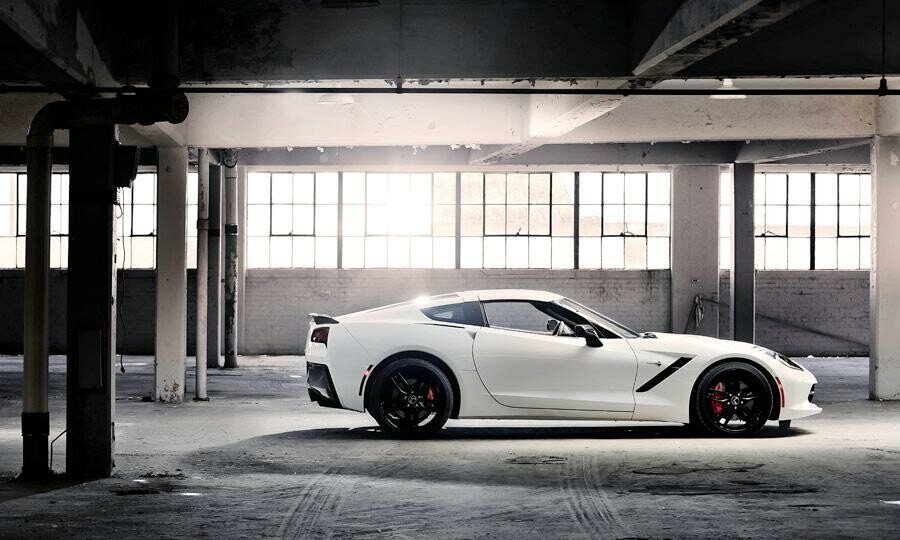 NEBUNIE: Ce poate sa faca noul Corvette Stingray pe gheata! VIDEO