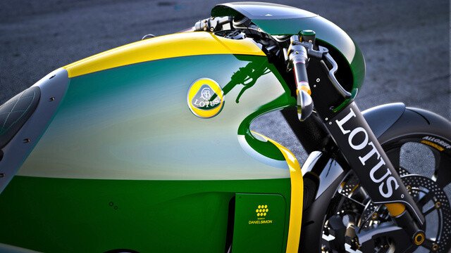 Lotus isi pune numele pe 2 roti: Omul din spatele Tron: Legacy deseneaza motocicleta. Doar 100 vor fi produse: FOTO