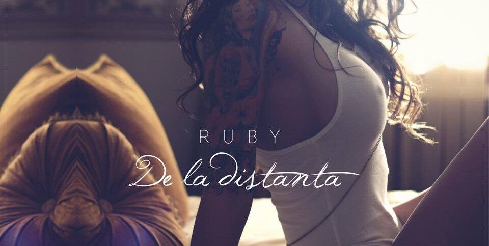 Stinge lumina: Ruby arata incredibil de sexy in cel mai nou clip! VIDEO