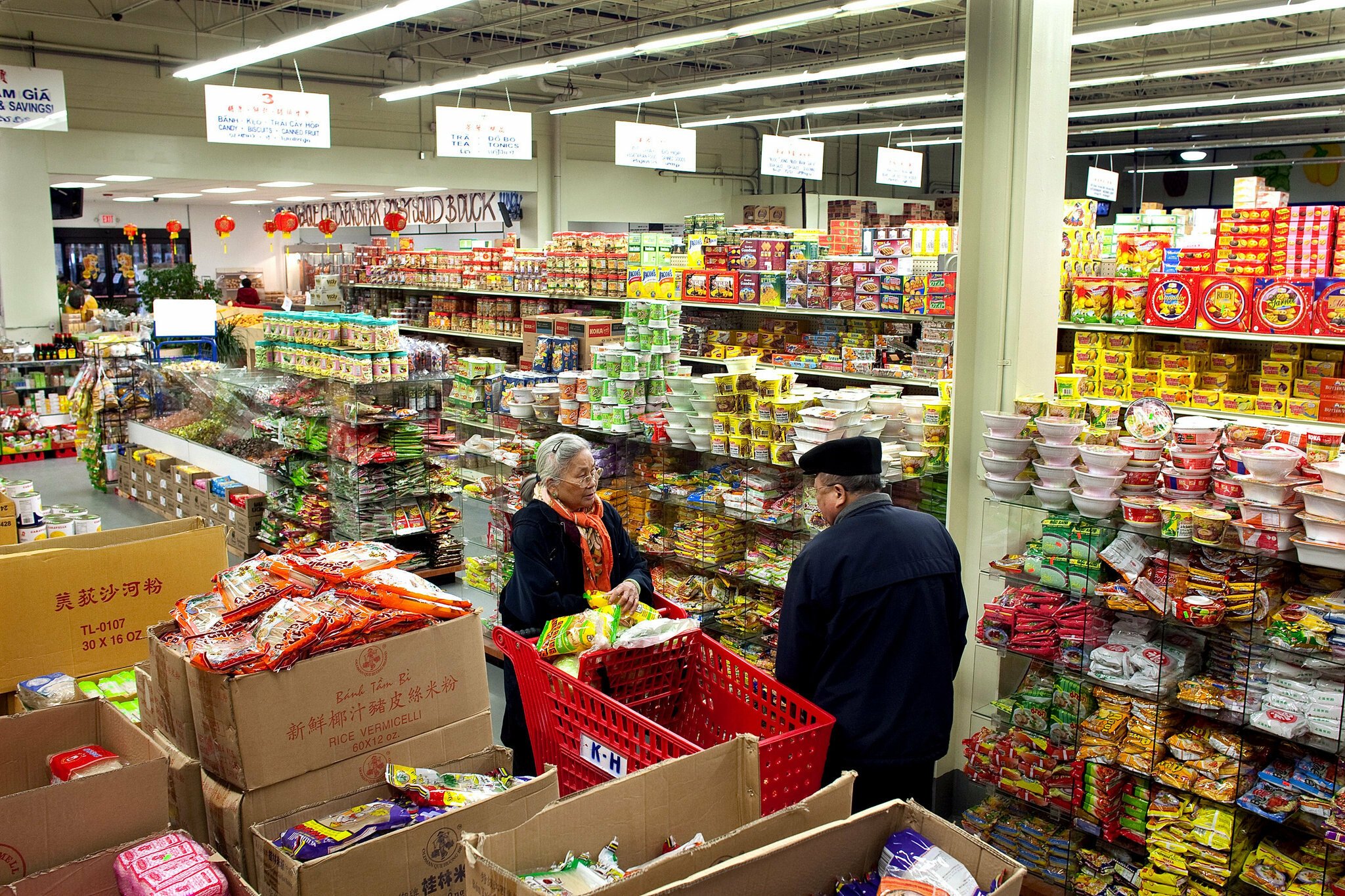 Asa functioneaza sistemul care te va identifica prin spoturile de iluminat in supermarket! FOTO