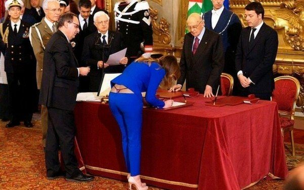 Viralul zilei: Care este povestea pozei in care ministrul din Italia apare in aceasta ipostaza! VIDEO