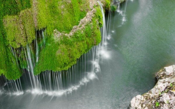 O cascada din Romania, printre cele mai spectaculoase caderi de apa din lume! VIDEO