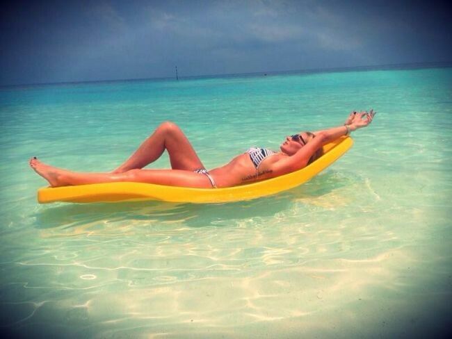 Ne place: Delia, la proba costumului de baie. Cum arata vedeta la plaja! FOTO