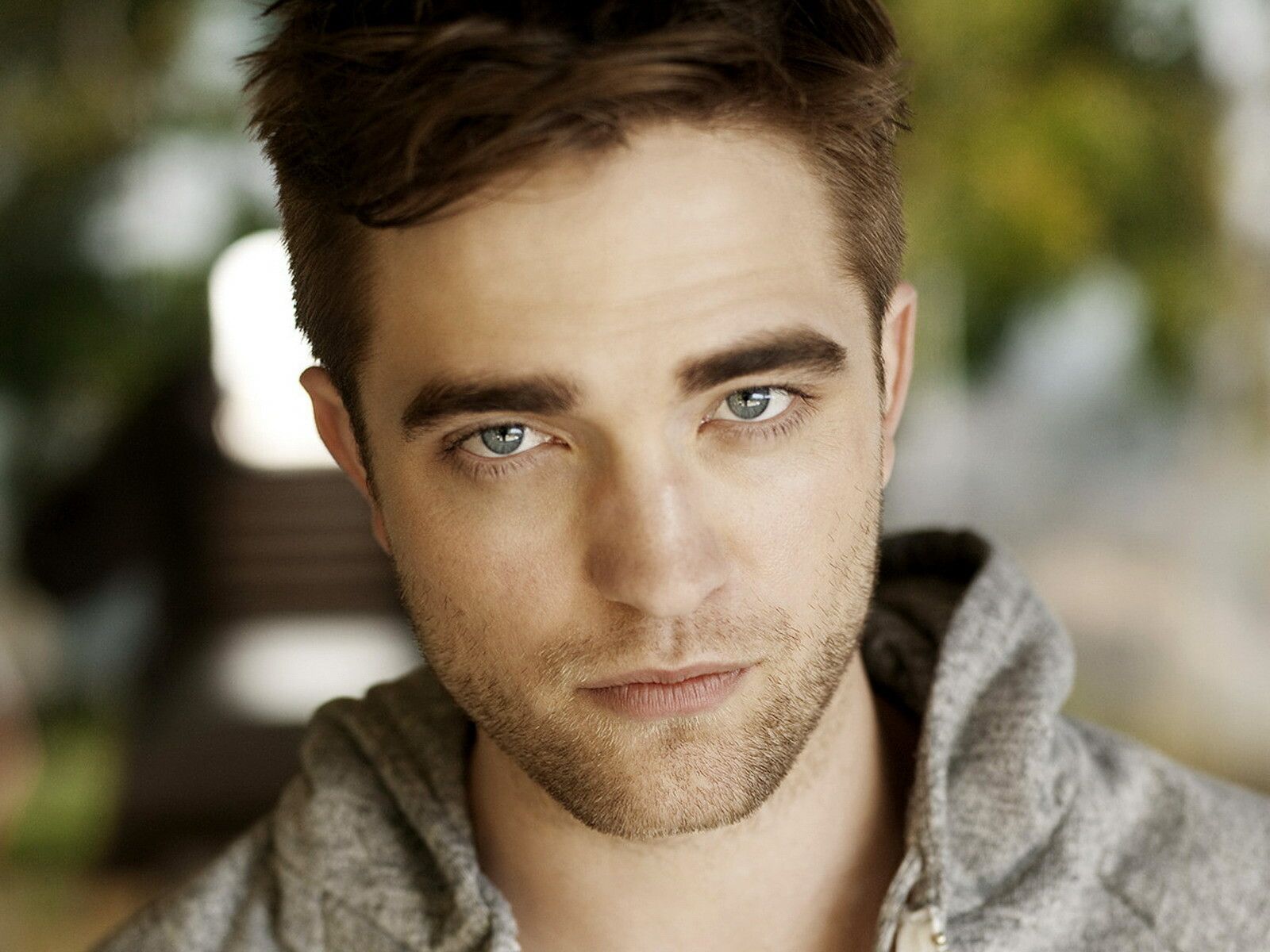 Are barbia lui Robert Pattinson: Asa arata profilul barbatului perfect! FOTO