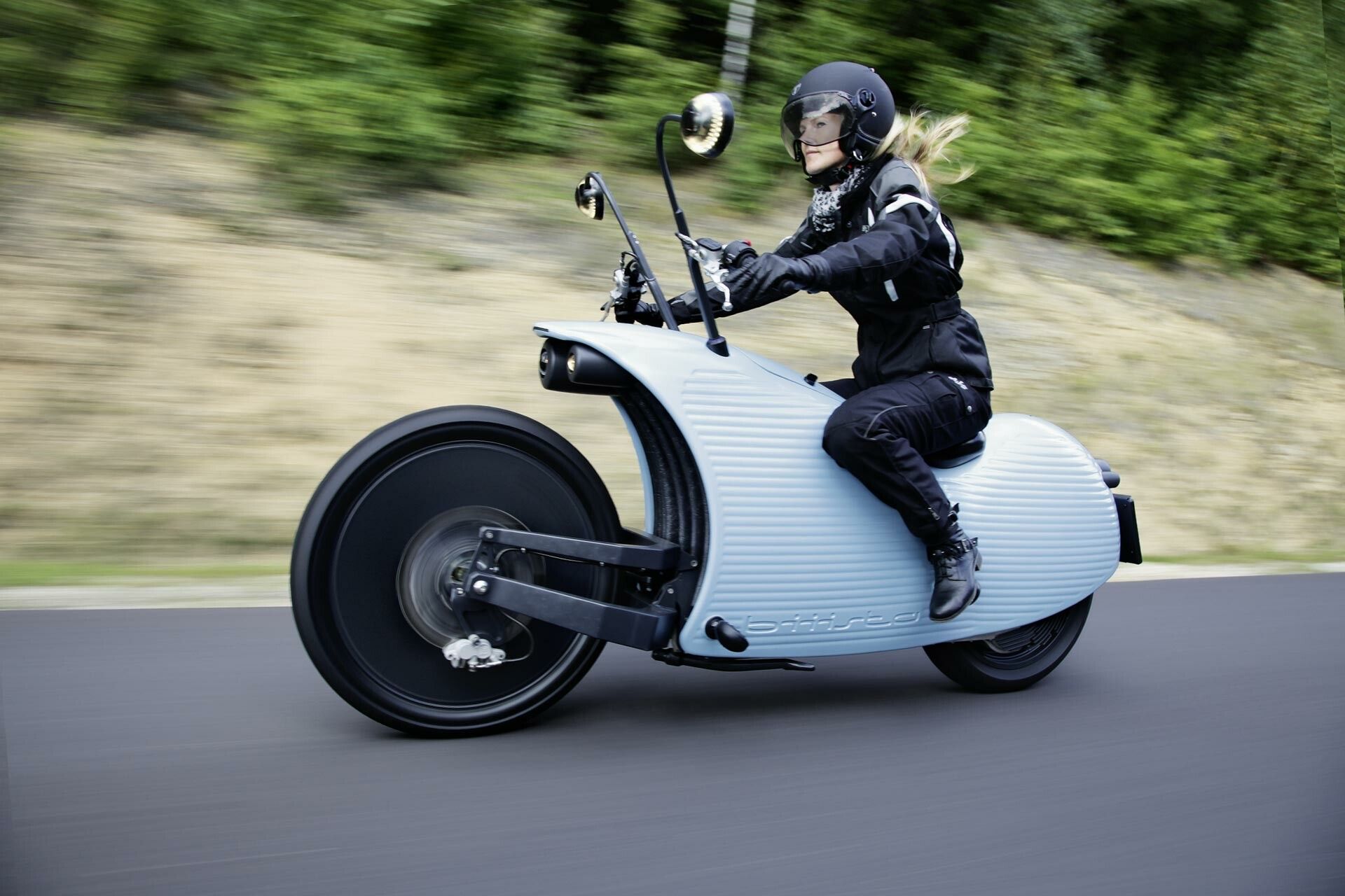 Electrica, 2 roti si cea mai ciudata forma de motocicleta pe care ai vazut-o pana acum VIDEO