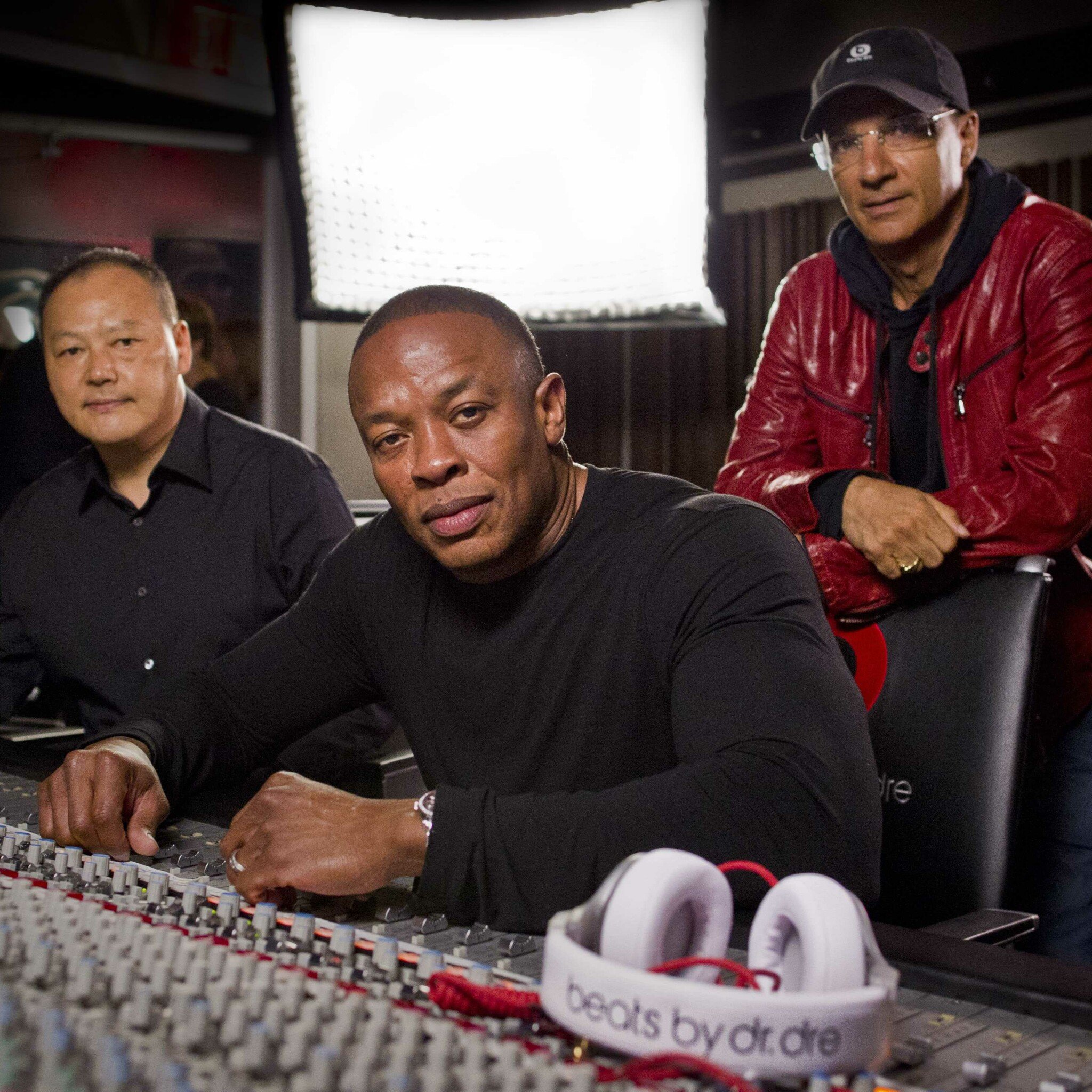 Mutarea facuta de Apple prin care Dr. Dre a devenit cel mai bogat rapper din lume: