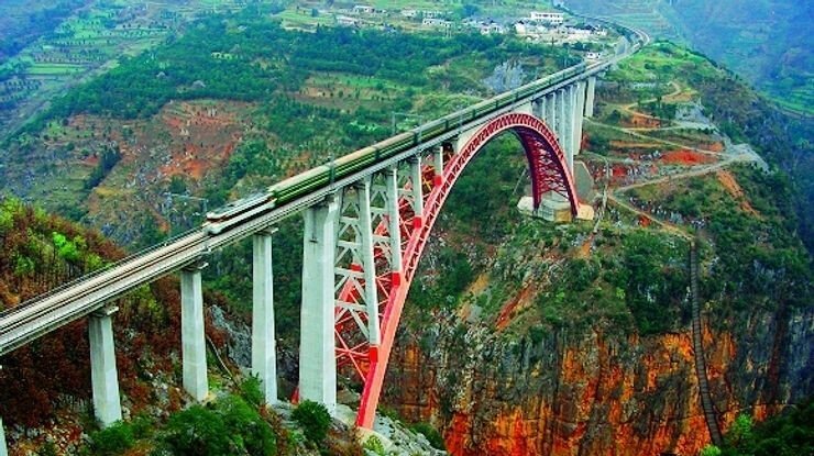 Podul care strabate norii: A batut trei recorduri! Chinezii sunt de departe cei mai tari constructori din lume GALERIE FOTO