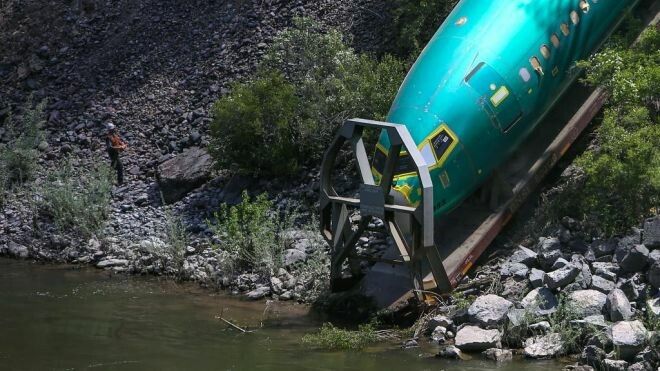 Trei fuselaje de Boeing au ajuns intr-un rau din Statele Unite! FOTO